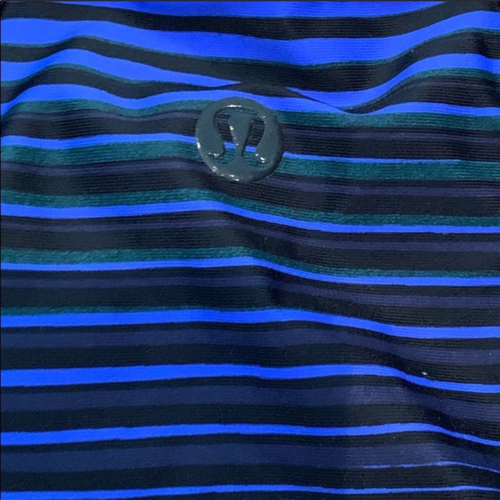 Lululemon rash guard - Picture 3 of 4
